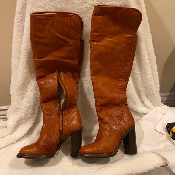 UGG Shoes - FLASH SALE 🚨 Ugg Italian collection boots